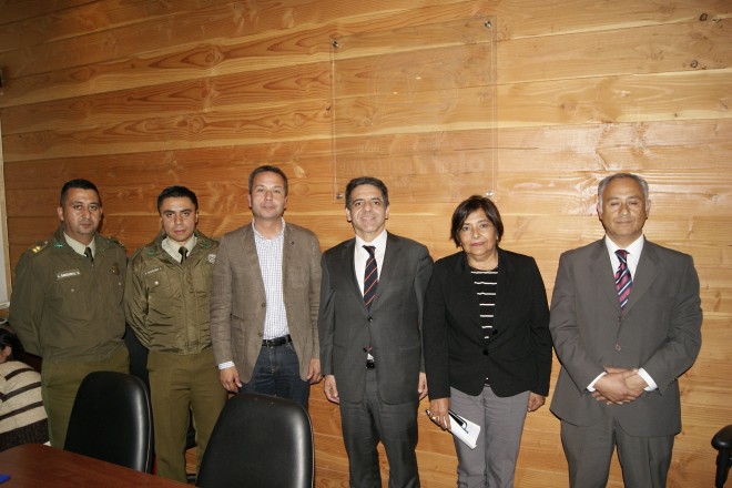 Jefe de la División de Carabineros participó en un diálogo ciudadano en María Pinto.