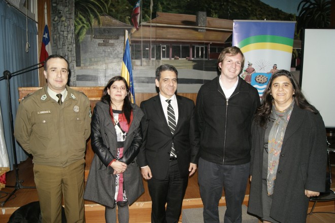 Jefe de División de Carabineros sostuvo diálogo social junto a vecinos de Alhue y Curacaví.