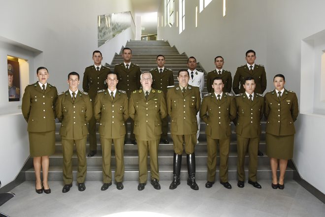 Patricio Reyes asiste a ceremonia Académica 2016 de la Escuela de Carabineros
